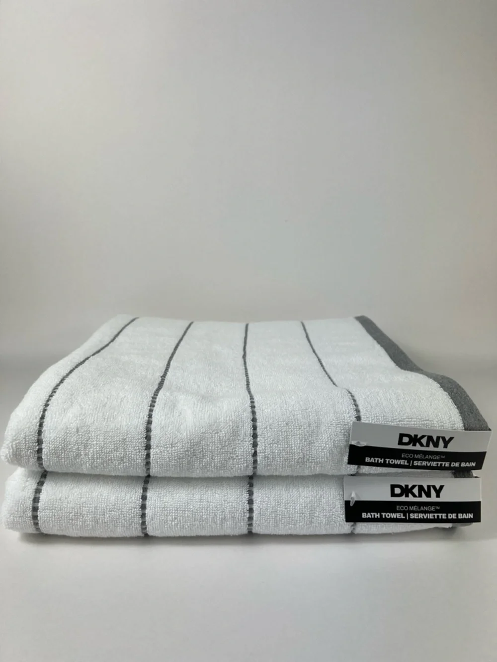DKNY Bath Towels Eco-melange White Gray Plush Cotton Absorbent Set of 2 NEW